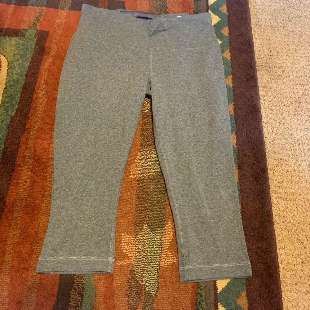 Crop yoga pants